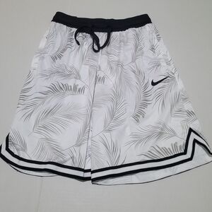 Nike Men's Black and White Leaf Pattern Shorts